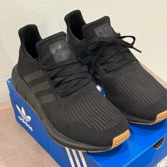 Adidas Originals Swift Run OG Sneakers Black Gum Men\'s Casual Shoes